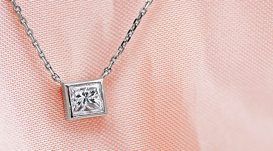 ダイヤモンド ネックレス 一粒 0.3ct D VVS2 プリンセスカット