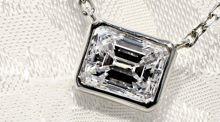 ダイヤモンド ネックレス 一粒 1ct E VVS2 エメラルドカット フクリン