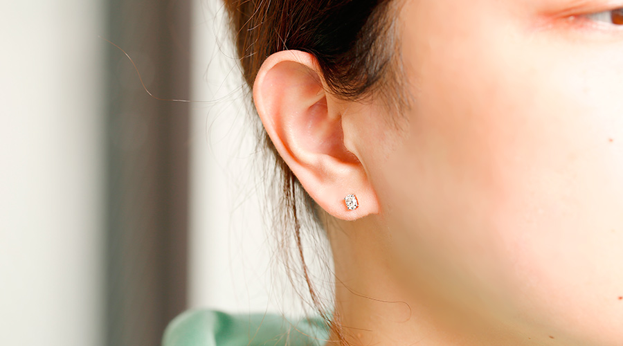 ダイヤモンド ピアス 0.590ct(Total) F SI1 オーバル プラチナ 中央