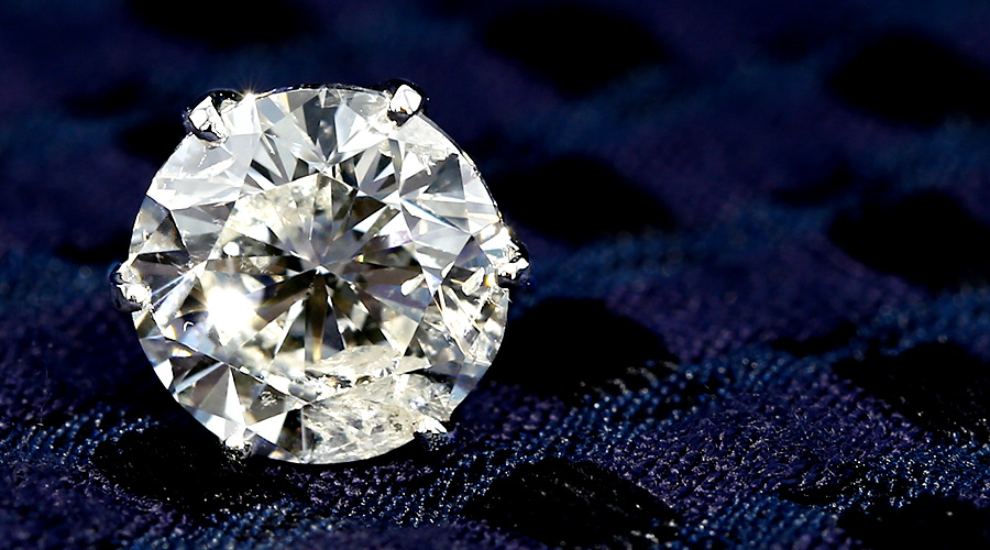 ソラ片耳　天然ダイヤピアス　中央宝石研究所ソーティング付き ソラ片耳 天然ダイヤピアス 中央宝石研究所ソーティング付き