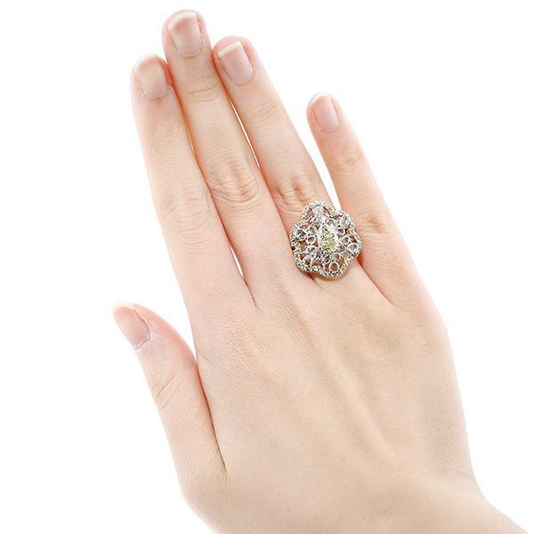 ダイヤモンド リング 1.93ct IF-LIGHT YELLOW(U to V Range) 脇