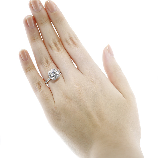 ダイヤモンド リング 2.01ct VVS1-E-クッションカット 脇石0.6ct