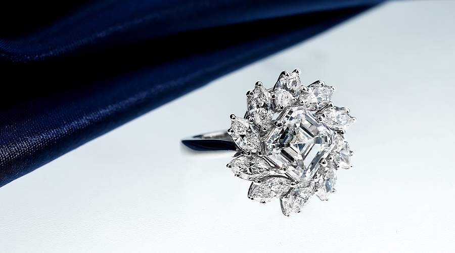 ダイヤモンド リング 3.2ct F IF スクエアエメラルドカット プラチナ