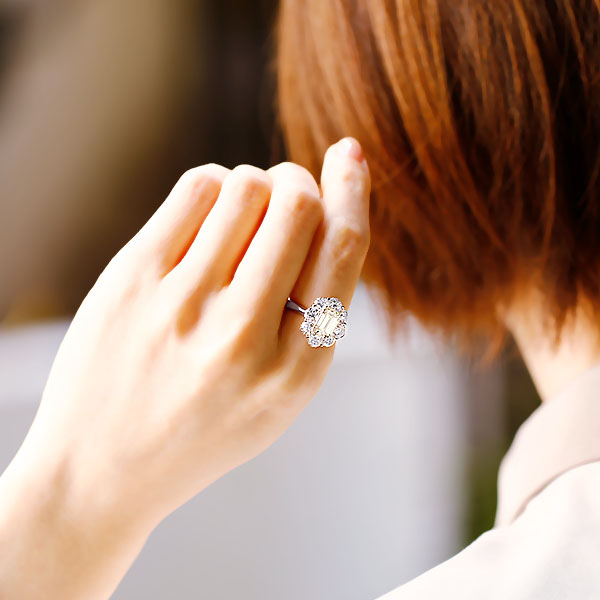 ダイヤモンド リング 2ct VERY LIGHT YELLOW VS1 エメラルドカット