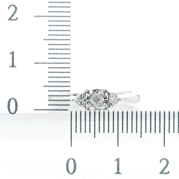 ダイヤモンド リング 0.7ct D～F VVS1 クッションカット 脇石0.16ct