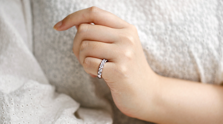 l*S様 「美品」4°C ハーフエタニティダイヤモンドプラチナリング7号 ピンキーリング プラチナ ダイヤモンド合計0.08ct(4月誕生石
