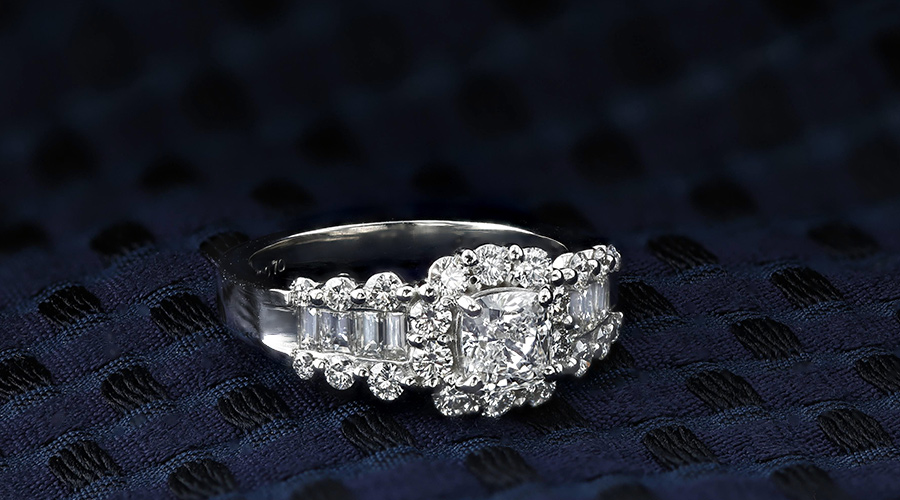 ダイヤモンド リング 0.70ct E～F VS1 クッション モディファイド